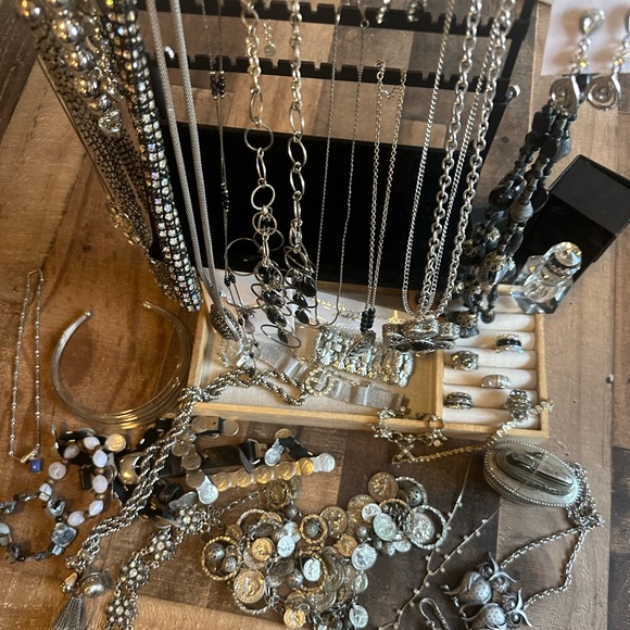 “Classy Lady” - Elegant Silver and Black Jewelry Set - Picture 12 of 16